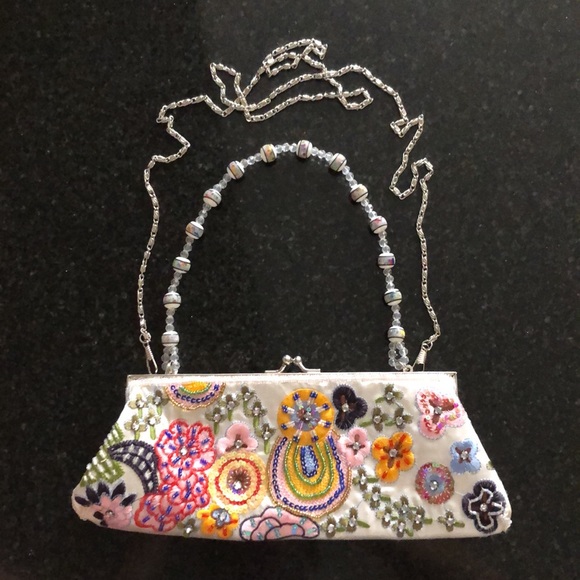 Beautiful Handbag - Picture 2 of 6